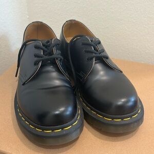 LIKE-NEW DR. MARTENS
